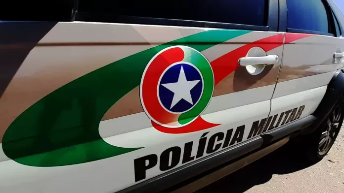 Viatura policial e ambulância do Samu atendem ocorrência de esfaqueamento no bairro Efapi, em Chapecó