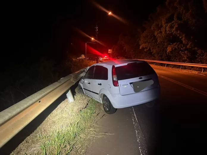 Viatura da Polícia Militar Rodoviária atende acidente na SC-480 em Ipuaçu