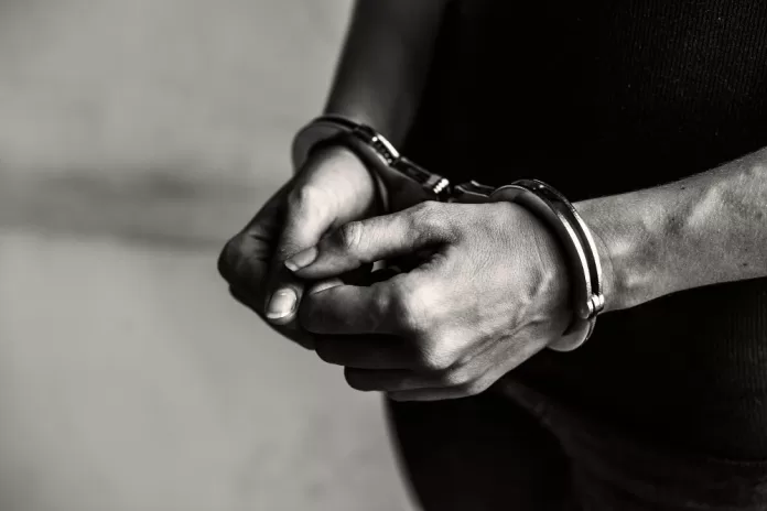 Homem de 75 anos preso por estupro de vulnerável em Chapecó