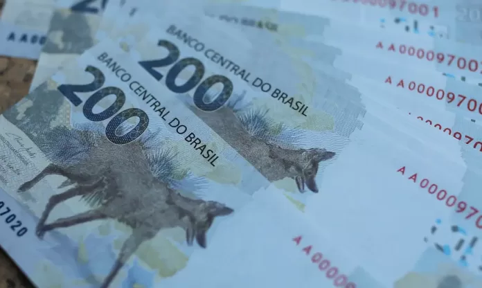 Ipea propõe imposto mínimo de 14% para super-ricos com isenção até R$ 5 mil