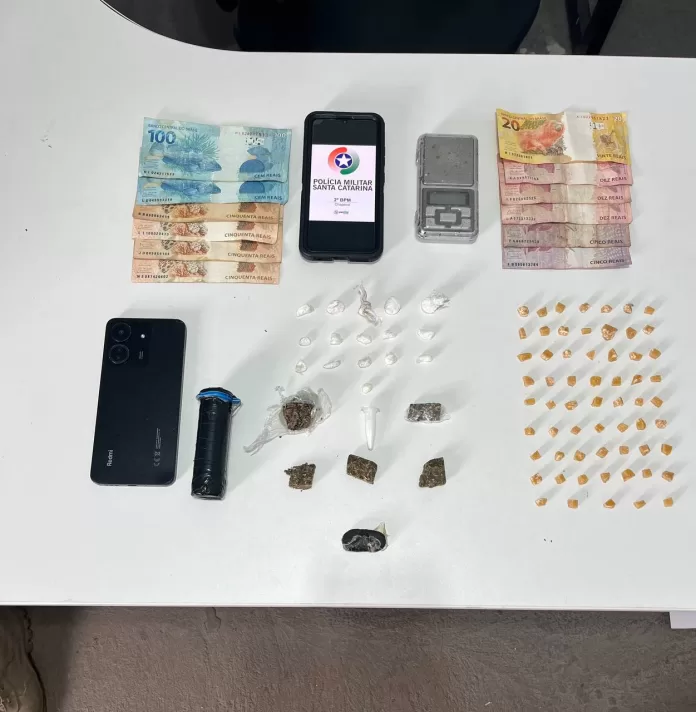 Polícia Militar de Chapecó apreende drogas durante patrulhamento na Avenida São Pedro