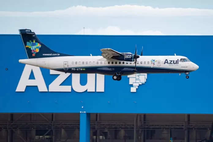 Azul encerra voos em 14 cidades brasileiras em 2025