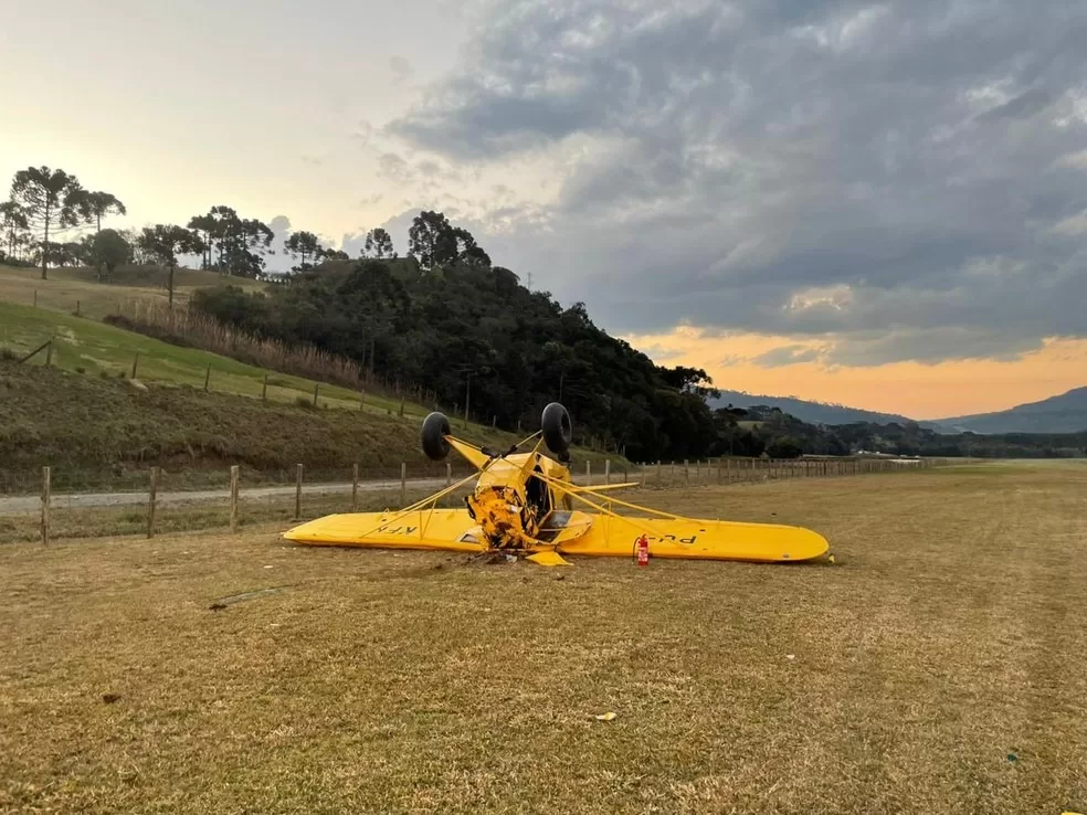 Avião cai na Serra Catarinense e deixa um morto e uma mulher ferida