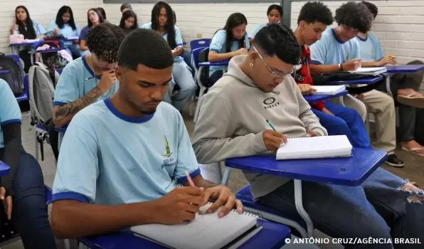 Inep divulga gabaritos oficiais do primeiro dia do Enem 2025