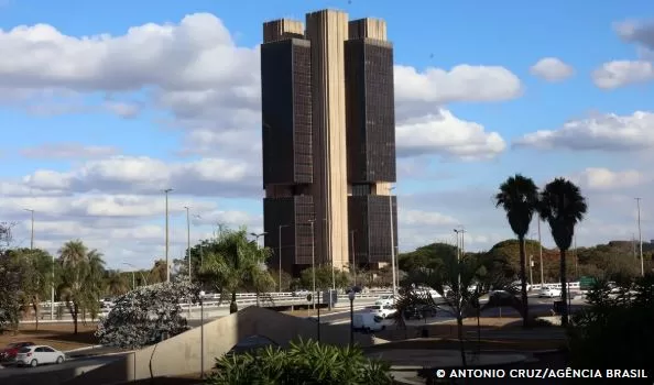 Taxa Selic segue em 15%