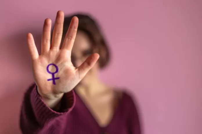 Mais de 1 bilhão de mulheres foram expostas à violência sexual na infância