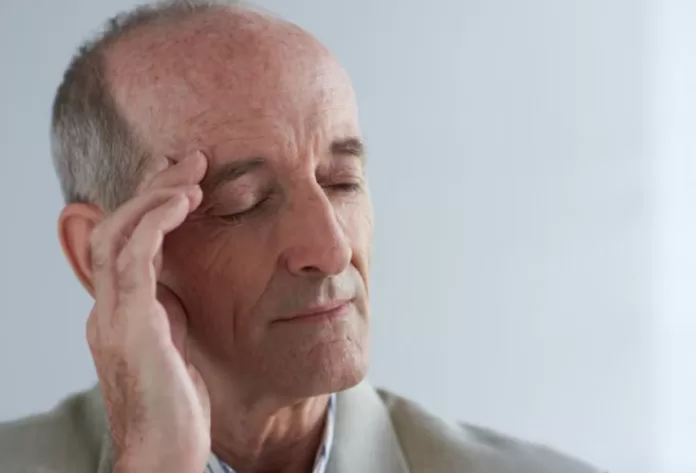 Casos de AVC aumentam no verão devido ao calor, desidratação e outros fatores. Especialista explica riscos, sintomas, prevenção e tratamento