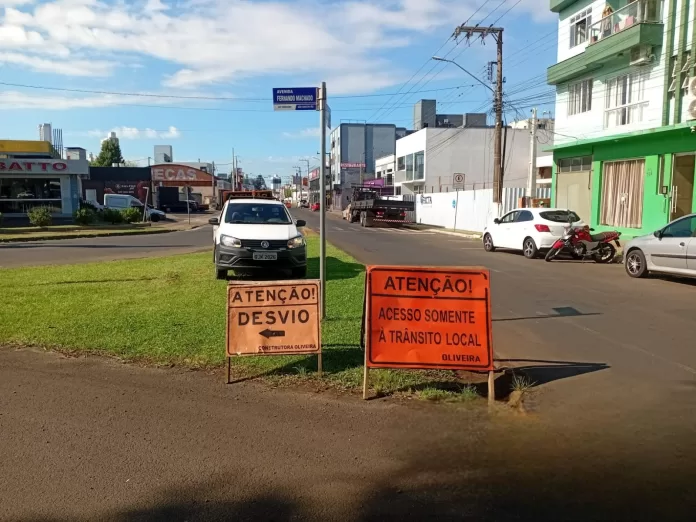 Obras de macrodrenagem avançam e alteram fluxo de vias em Chapecó