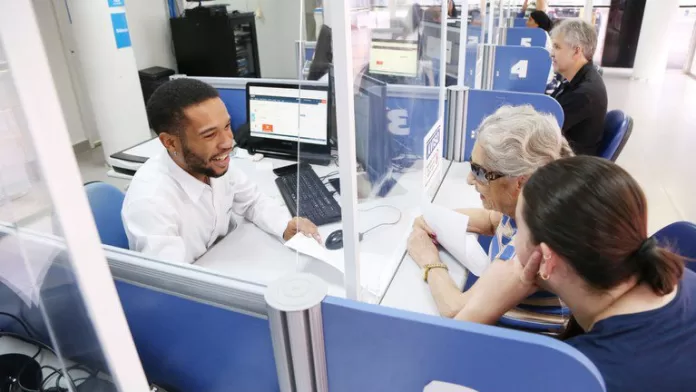 A iniciativa visa reduzir a fila de espera do Seguro Social através de parcerias com o Ministério da Previdência. O atendimento abrange as cinco regiões brasileiras, focando em perícias médicas e avaliações sociais essenciais para segurados que buscam auxílios por incapacidade e assistência social.