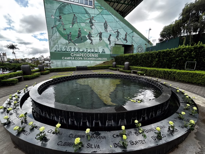 Memorial da Chapecoense na Arena Condá homenageia as vítimas da tragédia de 2016 e se tornou ponto de visitação em Chapecó