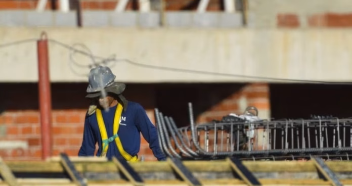 Tabela com dados sobre remunerações no setor de construção civil
