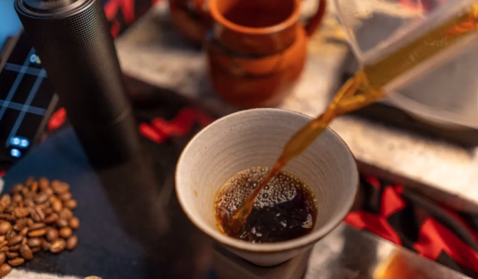 consumir até 5 xícaras de café por dia faz bem ao coração