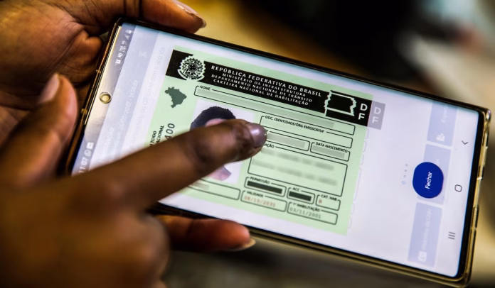 CNH digital pode substituir documento físico em fiscalização de trânsito
