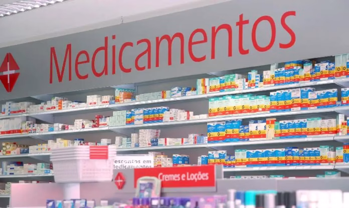 Farmácia Popular com atendimento em farmácia credenciada e divulgação de novos serviços