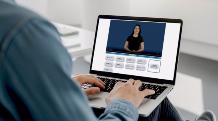 Tela da plataforma Enem Libras com videoprovas, gabaritos e materiais de estudo