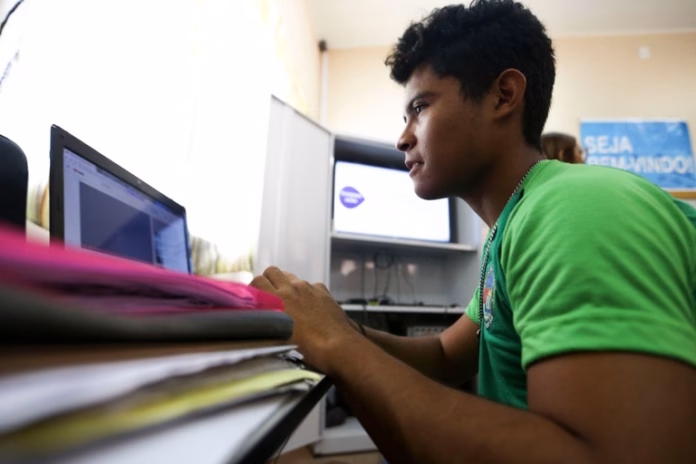 Tela do MEC Idiomas com cursos gratuitos de inglês e espanhol em diferentes níveis