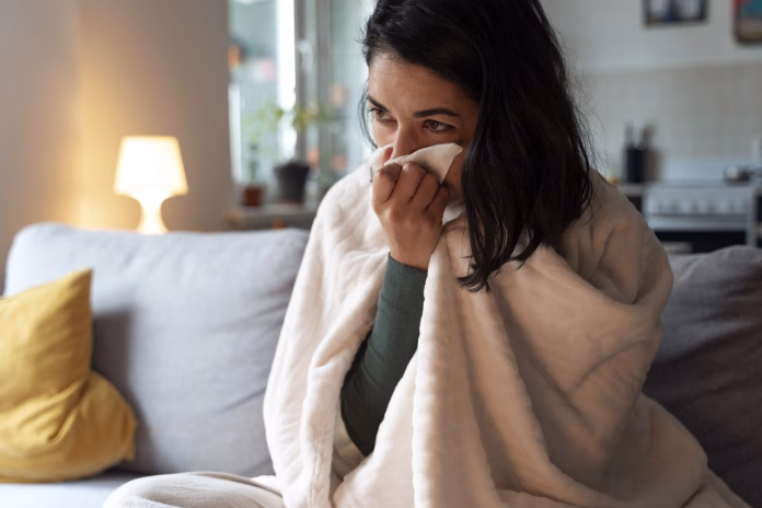 Mofo em parede úmida, com alerta para alergias e problemas respiratórios