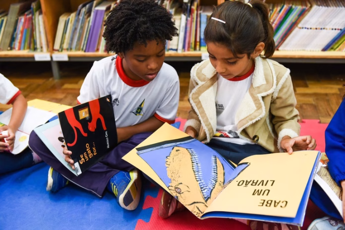 Livros e leitura no Dia Nacional do Livro com ações do MEC para ampliar o acesso
