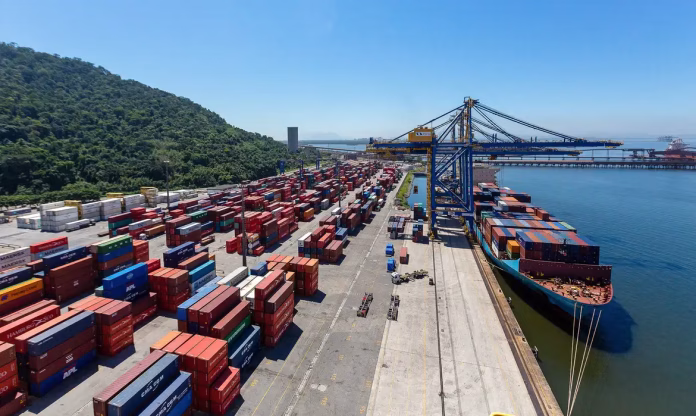 Balança comercial brasileira registra superávit na 4ª semana de outubro de 2026
