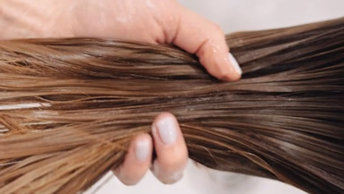 Canetas emagrecedoras são associadas a alterações em unha e cabelo