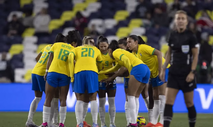 Lei do futebol feminino sancionada no Brasil com regras para profissionalização e igualdade salarial